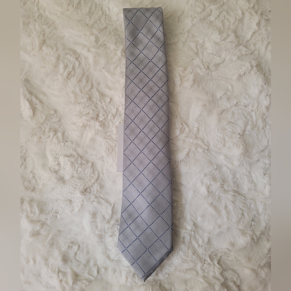 Michael Kors Men Elegant Gray Diamond Silk Tie NWT